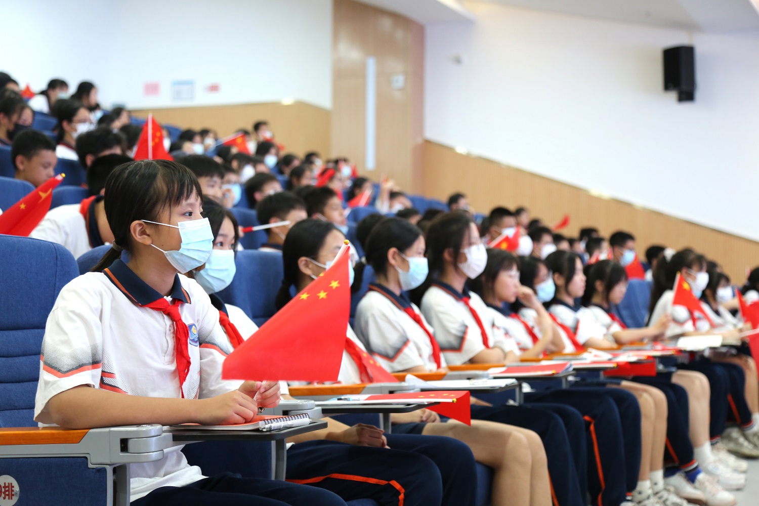 防雷科(kē)普進校(xiào)園，立信點亮(liàng)科(kē)技(jì)夢