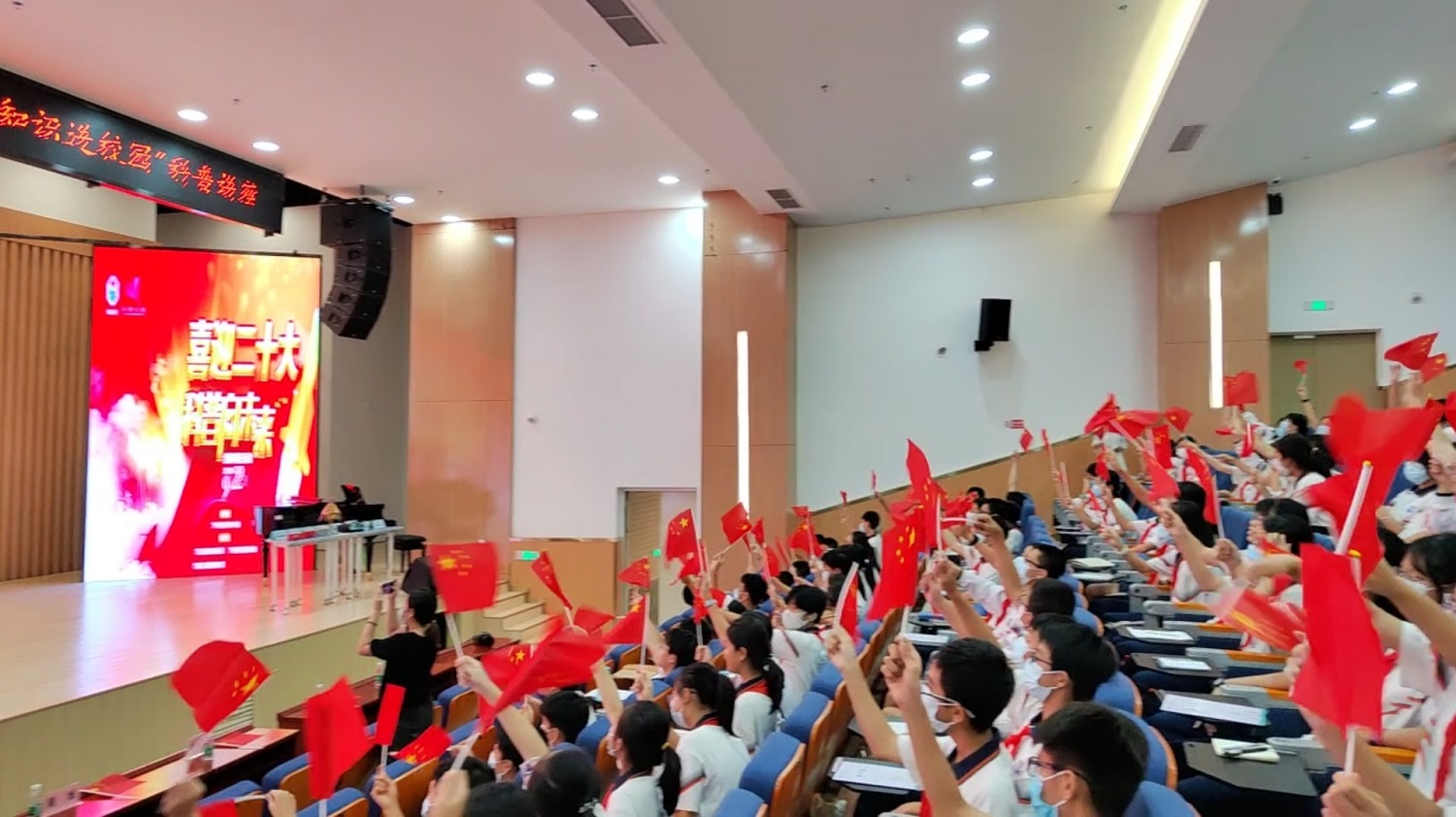 防雷科(kē)普進校(xiào)園，立信點亮(liàng)科(kē)技(jì)夢